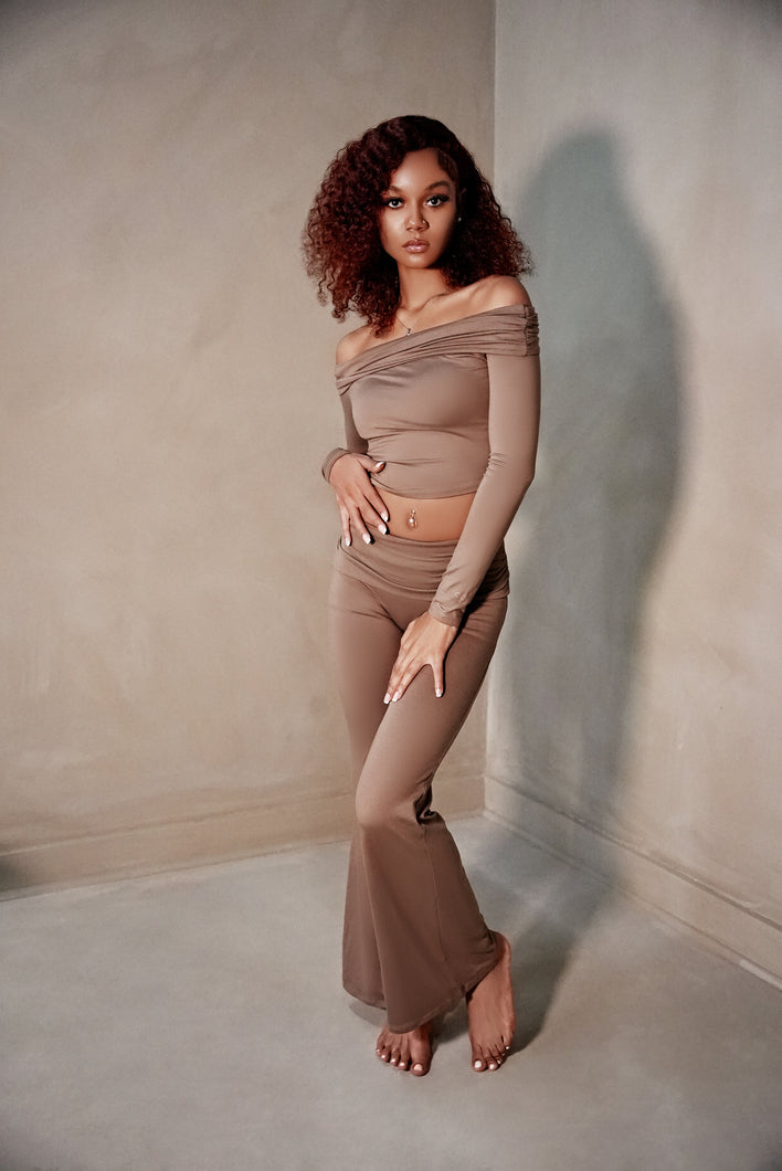 02 / The Tulia Set – Mocha Clay