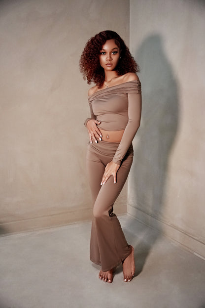 02 / The Tulia Set – Mocha Clay